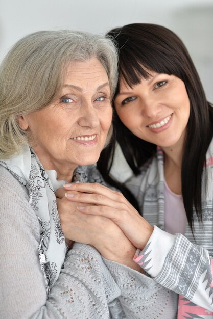 Ritratto di madre e figlia, primo piano