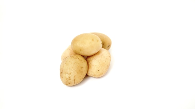 ritratto di patate su sfondo bianco