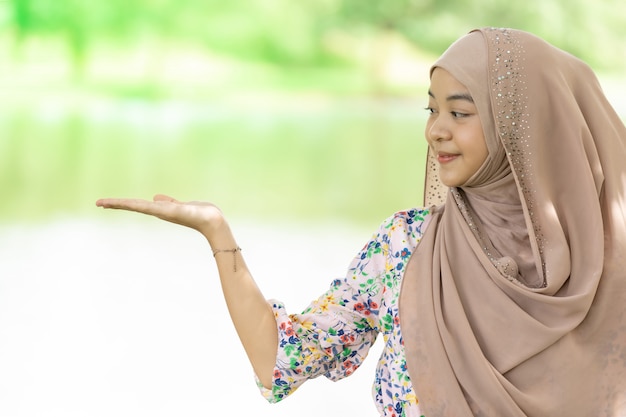 Ritratto di ragazza musulmana