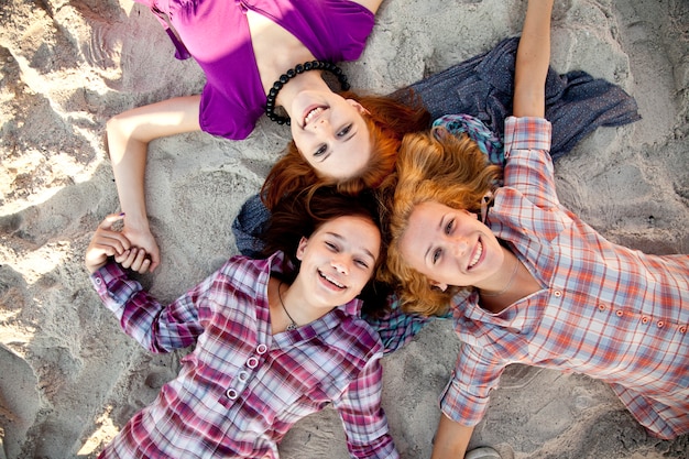 Ritratto di tre belle ragazze.