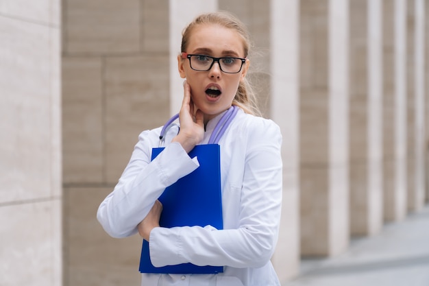 Ritratto di un'elegante dottoressa