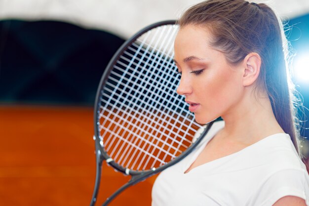 Ritratto di un giocatore di tennis professionista della donna