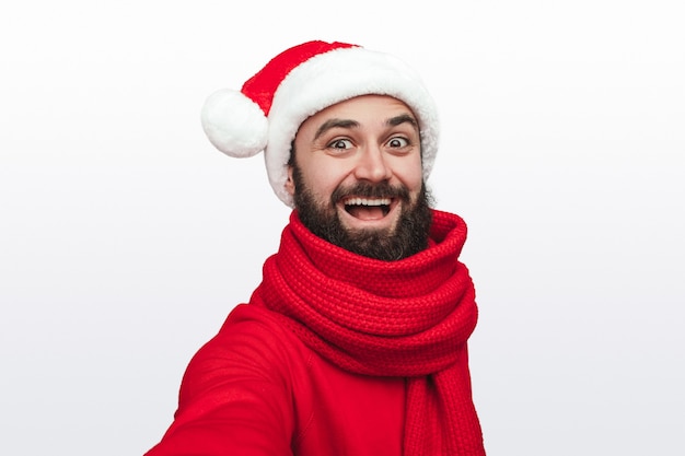 Ritratto di un uomo felice in cappello della Santa