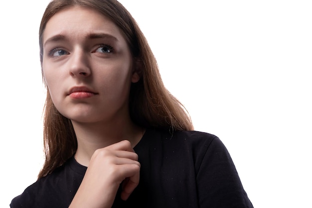 Ritratto di una adolescente europea con i capelli castani