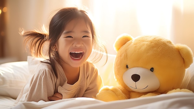 Ritratto di una bambina felice e carina che gioca con il suo orsacchiotto nel suo letto AI generativa