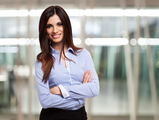 Ritratto di una bella donna sorridente