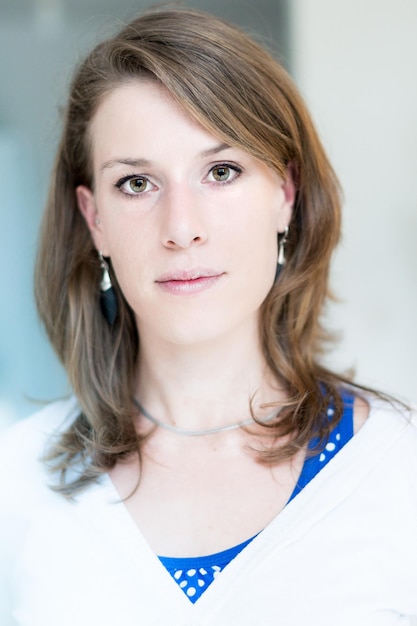 Ritratto di una bellissima giovane donna