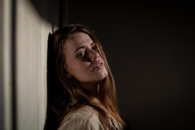 Ritratto di una donna a casa