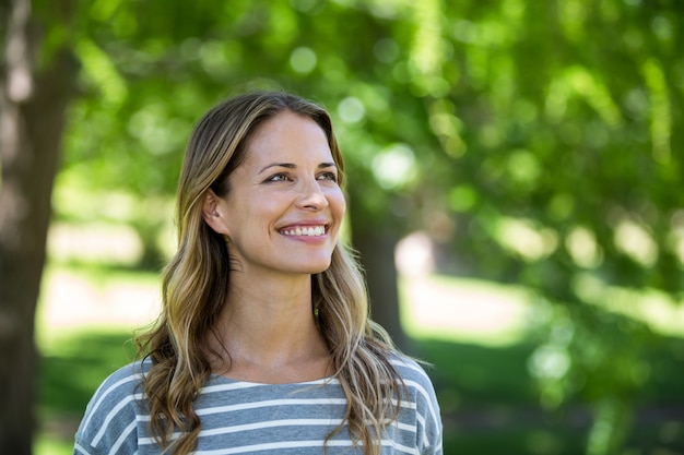 Ritratto di una donna sorridente