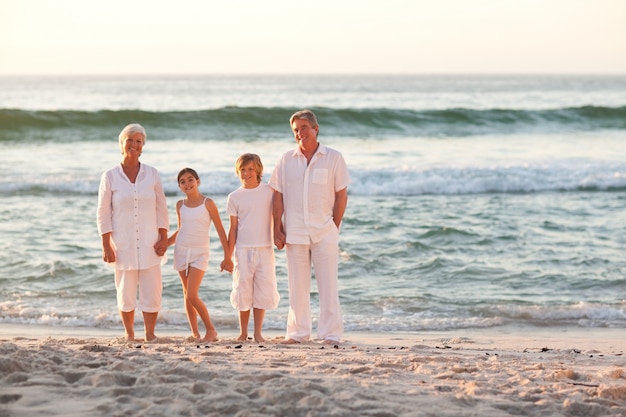 Ritratto di una famiglia al mare