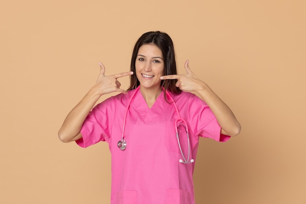 Ritratto di una giovane donna sorridente