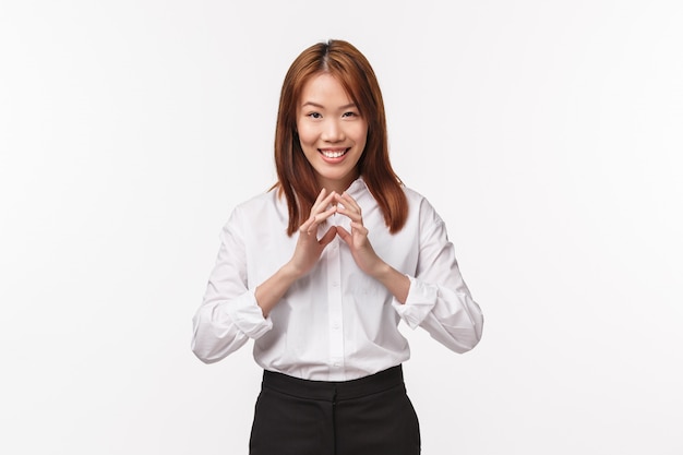 Ritratto di una giovane femmina asiatica in ufficio