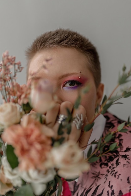 Ritratto di una ragazza in fiori