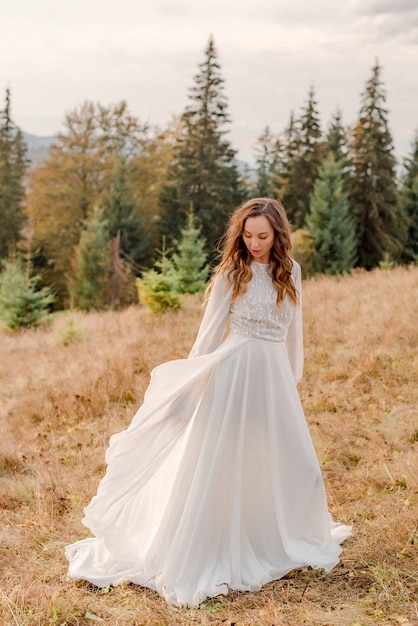 Ritratto di una sposa in montagna