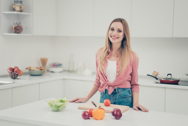 ritratto donna che cucina