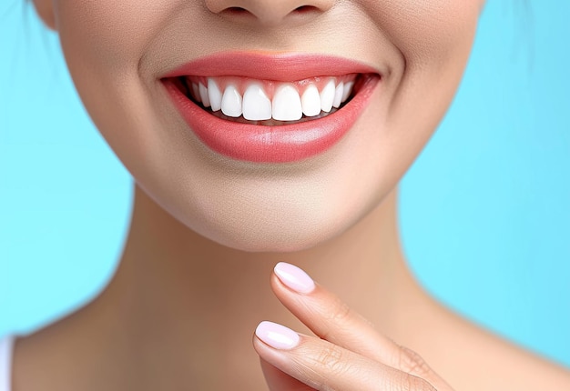 Ritratto fotografico di un dentista con un bel sorriso bianco e denti bianchi