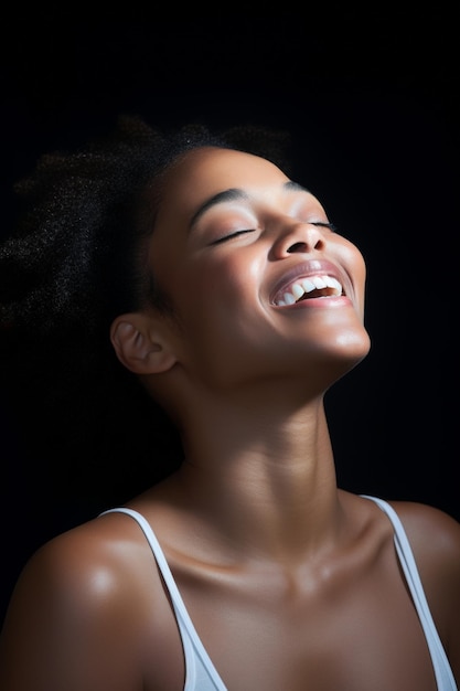 Ritratto in primo piano di una ragazza afroamericana contro un muro che ride con la testa lanciata indietro felice AI generativa