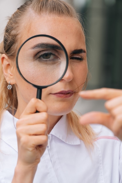 ritratto medico femminile