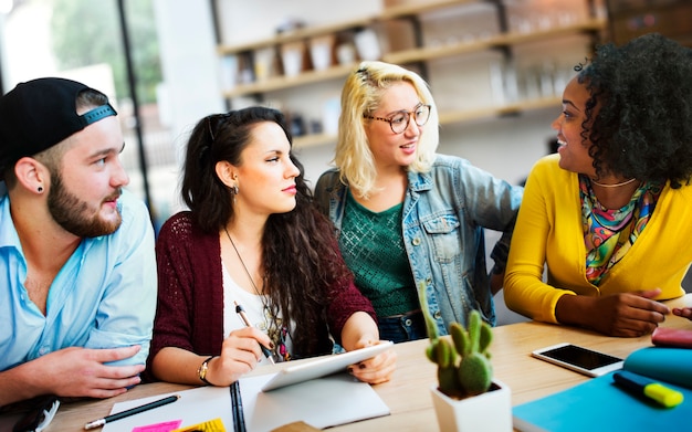 Riunione del concetto di comunicazione di brainstorming di discussione di conversazione