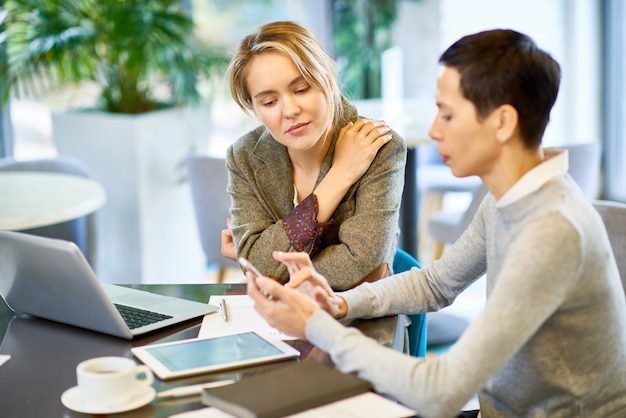 Riunione di lavoro dei colleghi