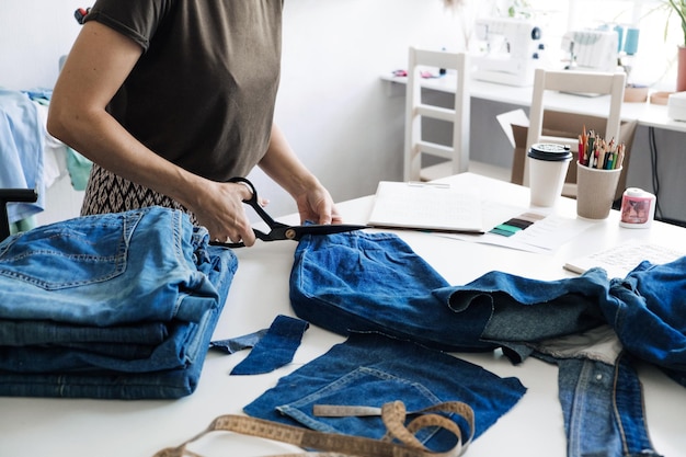 Riutilizzare riparazione upcycle moda sostenibile economia circolare denim upcycling idee riparazione e