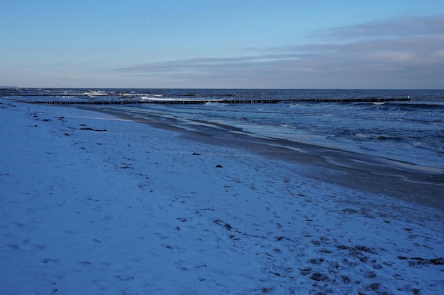 Riva del Mar Baltico in inverno Polonia