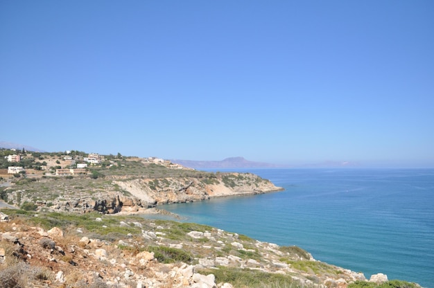 Riva rocciosa del mare