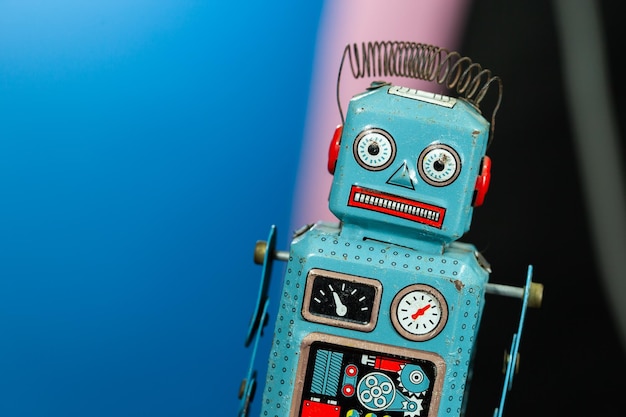 Robot giocattolo di latta d'epoca