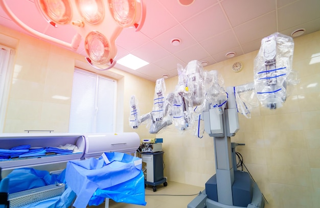 Robot medico Chirurgia robotica Operazione medica con robot Chirurgia robotica minimamente invasiva con sistema speciale