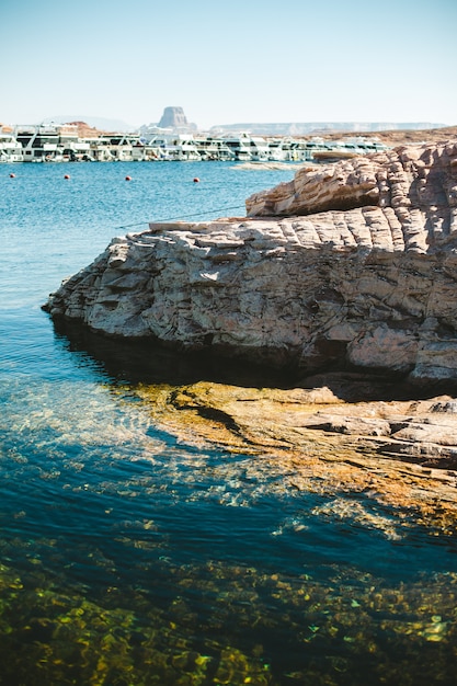 Rocce e acqua dolce mare