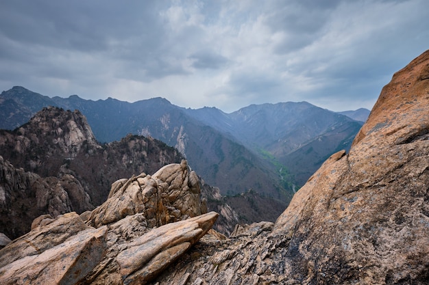 Rocce e pietre nel parco nazionale di Seoraksan, Corea del Sud