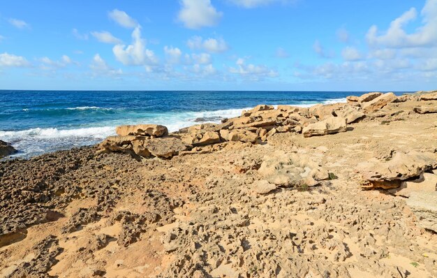 Rocce gialle dalla costa dell'Argentiera Sardegna