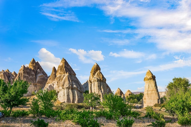 Rocce nella Valle dell'Amore in estate, Cappadocia