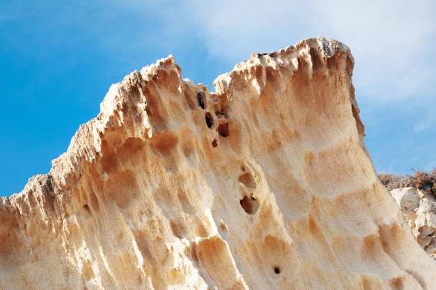 Rocce sulla riva del Mar Caspio