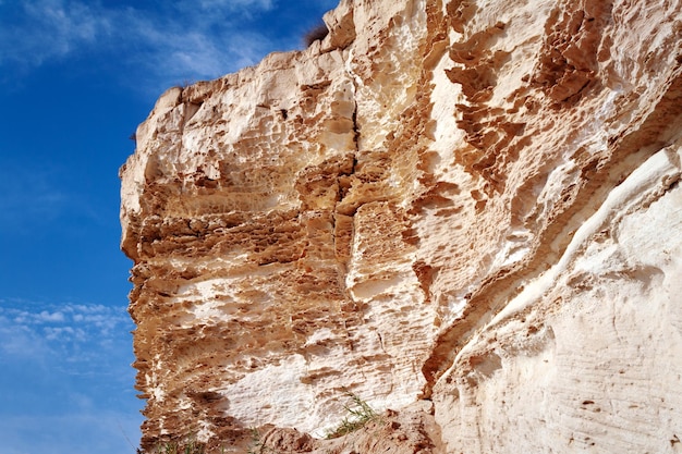 Rocce sulla riva del Mar Caspio