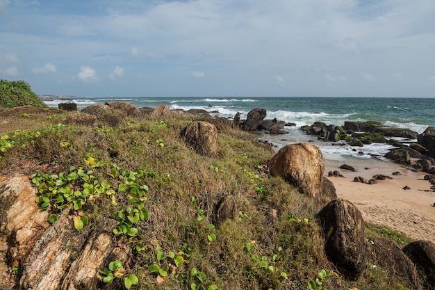 Rocce sulla riva dell'Oceano Indiano, Galle, Sri Lanka