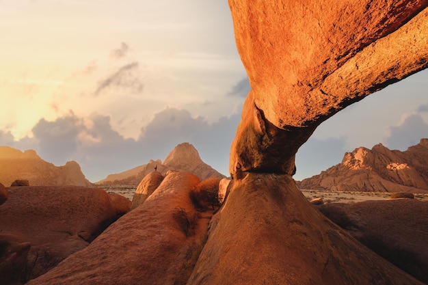 Roccia di granito al tramonto Spitzkoppe Namibia