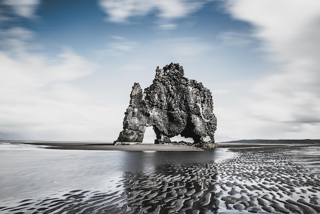 Roccia di Hvitserkur in Islanda