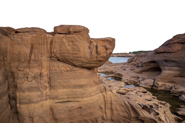 Roccia isolata su sfondo bianco