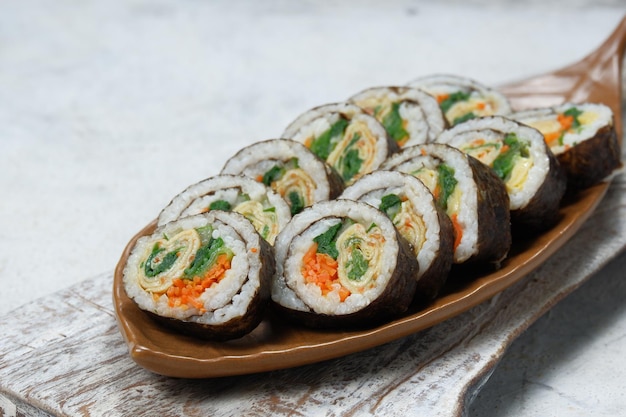 roll di riso kimbap o gimbapkorean sushi in stile coreano