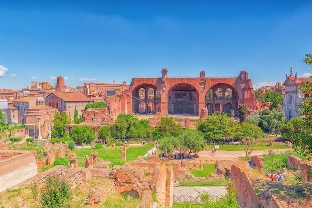 ROMA ITALIA 08 MAGGIO 2017 Reperti archeologici e storici a Roma uniti dal nome Foro Romano e Palatino Basilica di Massenzio Basilica di Massenzio