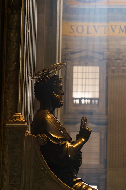 ROMA ITALIA 17 LUGLIO 2018 L'interno della Basilica di San Pietro a Roma La Basilica è una chiesa rinascimentale italiana nella Città del Vaticano