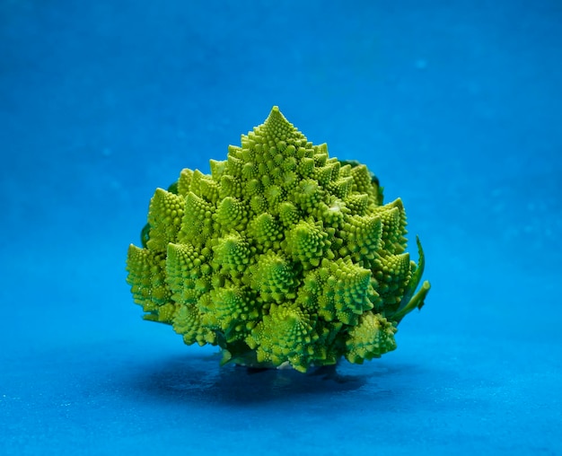 Romanesco varietà verde di cavolfiore e broccoli verdure sane