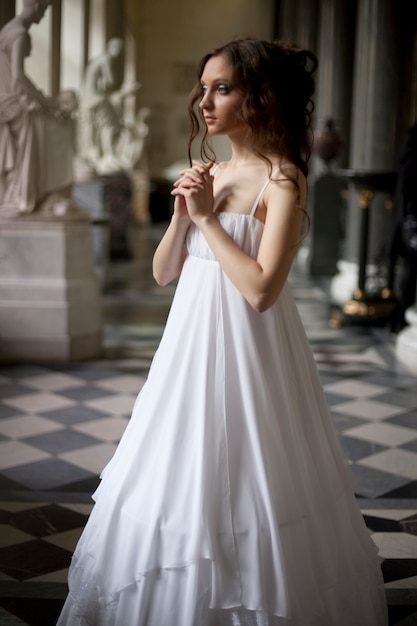 Romantica sposa in palazzo