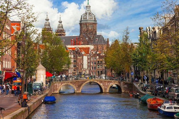 Romantici canali di Amsterdam