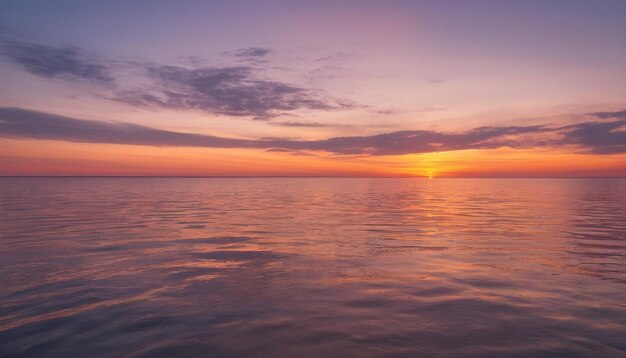 Romantico tramonto sul mare Paesaggio calmo