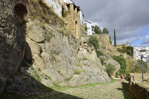 Ronda Andalusia Spagna 08 novembre 2019 Vista della valle e delle rocce ai piedi della città di Ronda