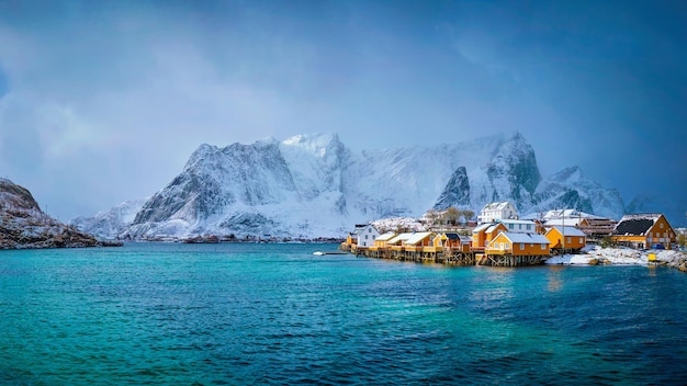 Rorbu giallo case isole lofoten norvegia