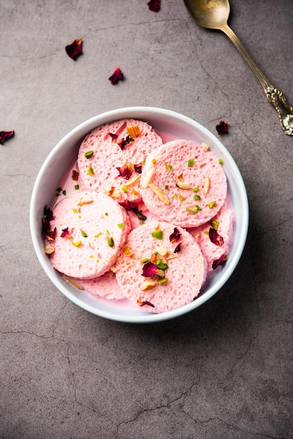 Rose Bread Rasmalai è la versione ottimizzata del tradizionale Ras malai utilizzando fette di pane