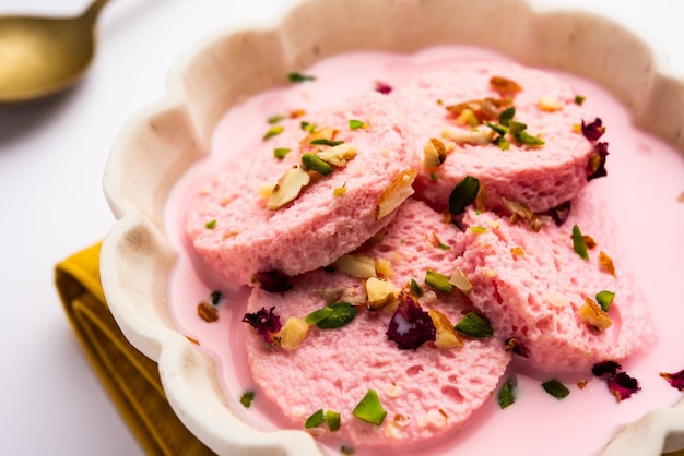 Rose Bread Rasmalai è la versione ottimizzata del tradizionale Ras malai utilizzando fette di pane